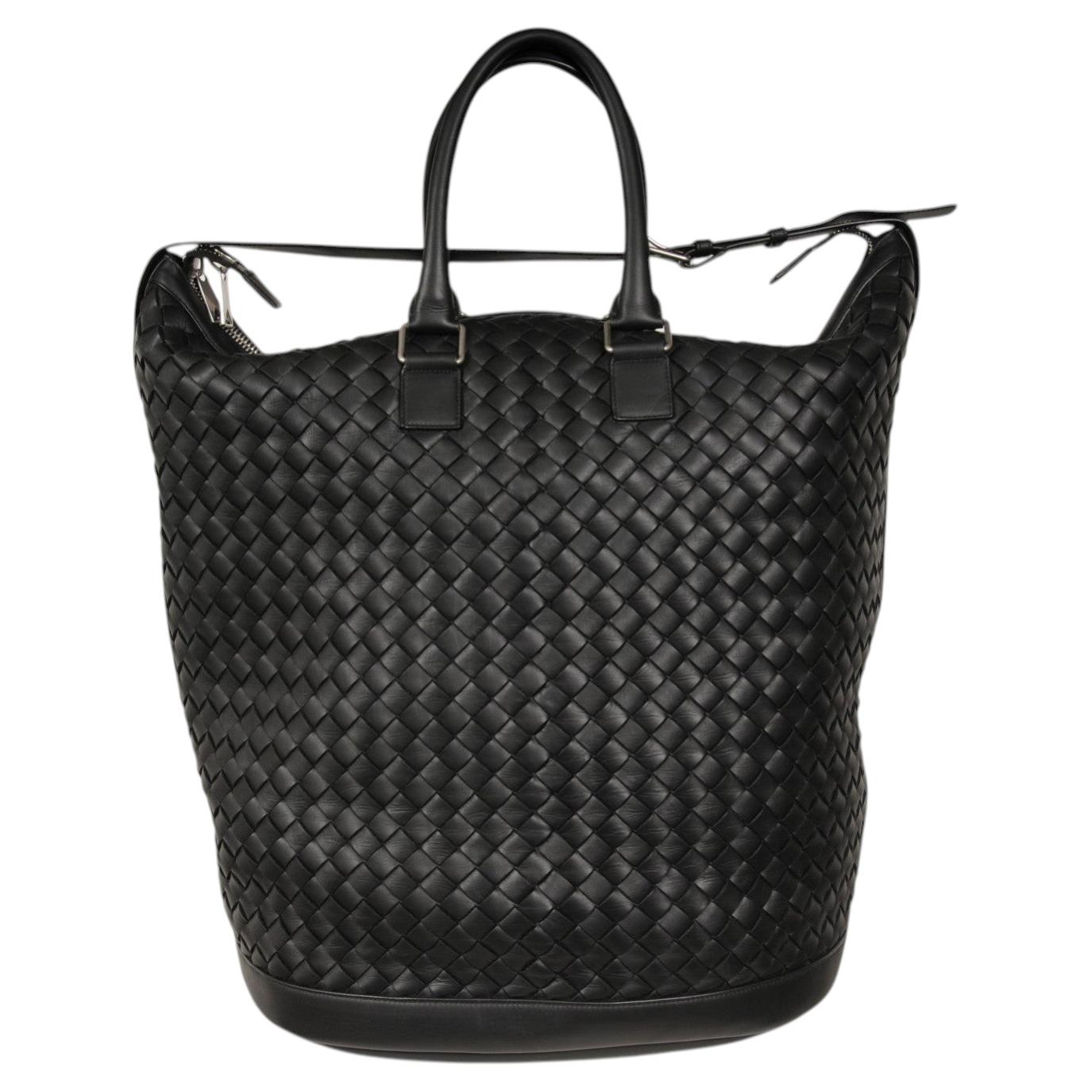 Sac de voyage Bottega Veneta Intrecciato en cuir tressé noir, format cabine en vente