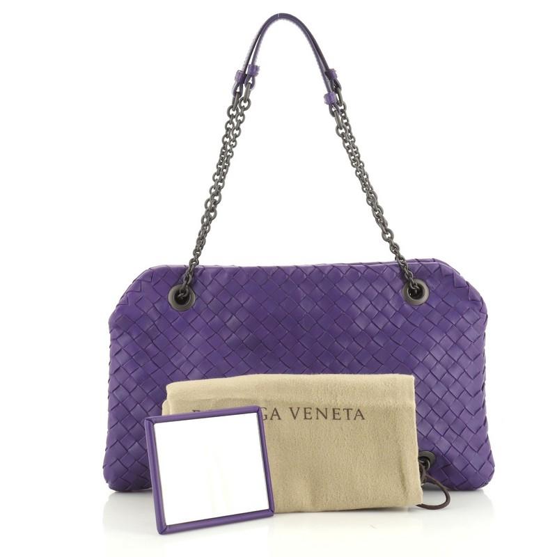 This Bottega Veneta Duo bag Intrecciato Nappa, crafted in purple leather, features chain straps threaded through rings across the top and bottom and gunmetal-tone hardware. Its hidden magnetic snap closure opens to a brown suede interior with