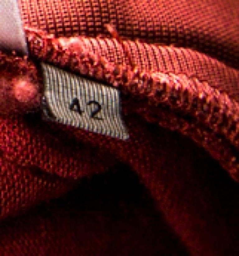 Para proporcionarte comodidad y estilo, Bottega Veneta te trae esta creación en rosa oscuro, confeccionada con tejidos de calidad y diseñada con cintura elástica. Este pantalón será sin duda una compra encantadora.