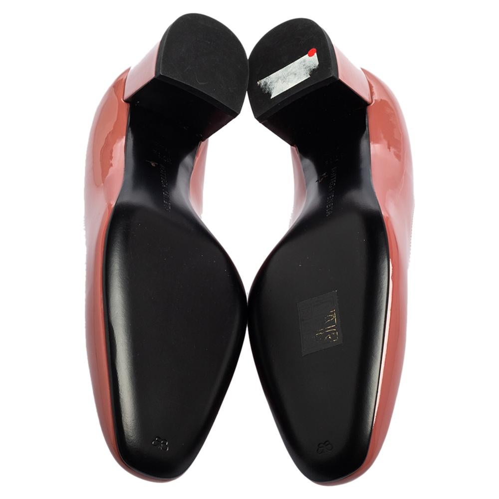 Bottega Veneta Dusty Pink Patent Leather Intrecciato Block Heel Pumps Size 37.5 In New Condition In Dubai, Al Qouz 2