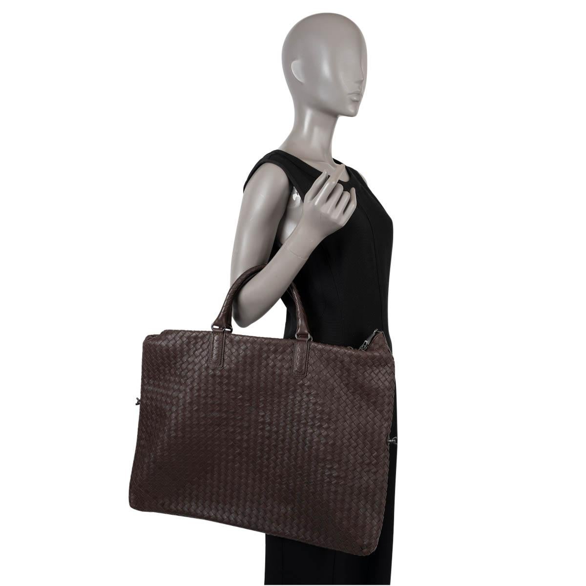 BOTTEGA VENETA Ebano brown leather INTRECCIATO MAXI CONVERTIBLE TOTE Bag For Sale 7