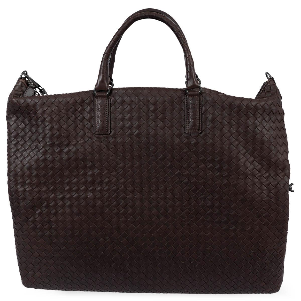BOTTEGA VENETA Ebano brown leather INTRECCIATO MAXI CONVERTIBLE TOTE Bag In Excellent Condition For Sale In Zürich, CH