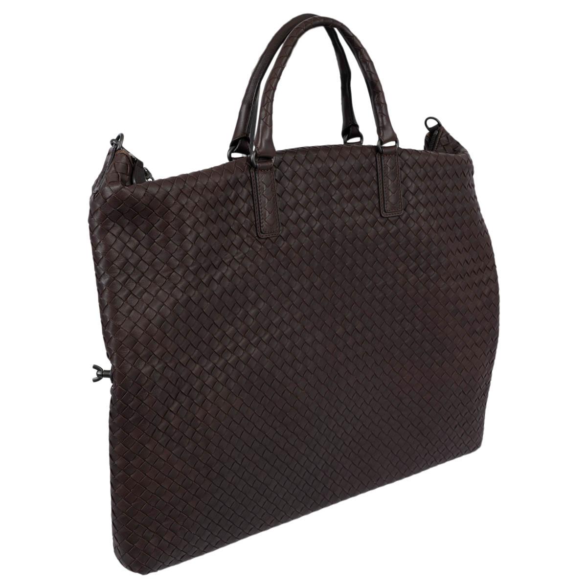 BOTTEGA VENETA Ebano brown leather INTRECCIATO MAXI CONVERTIBLE TOTE Bag In Excellent Condition In Zürich, CH
