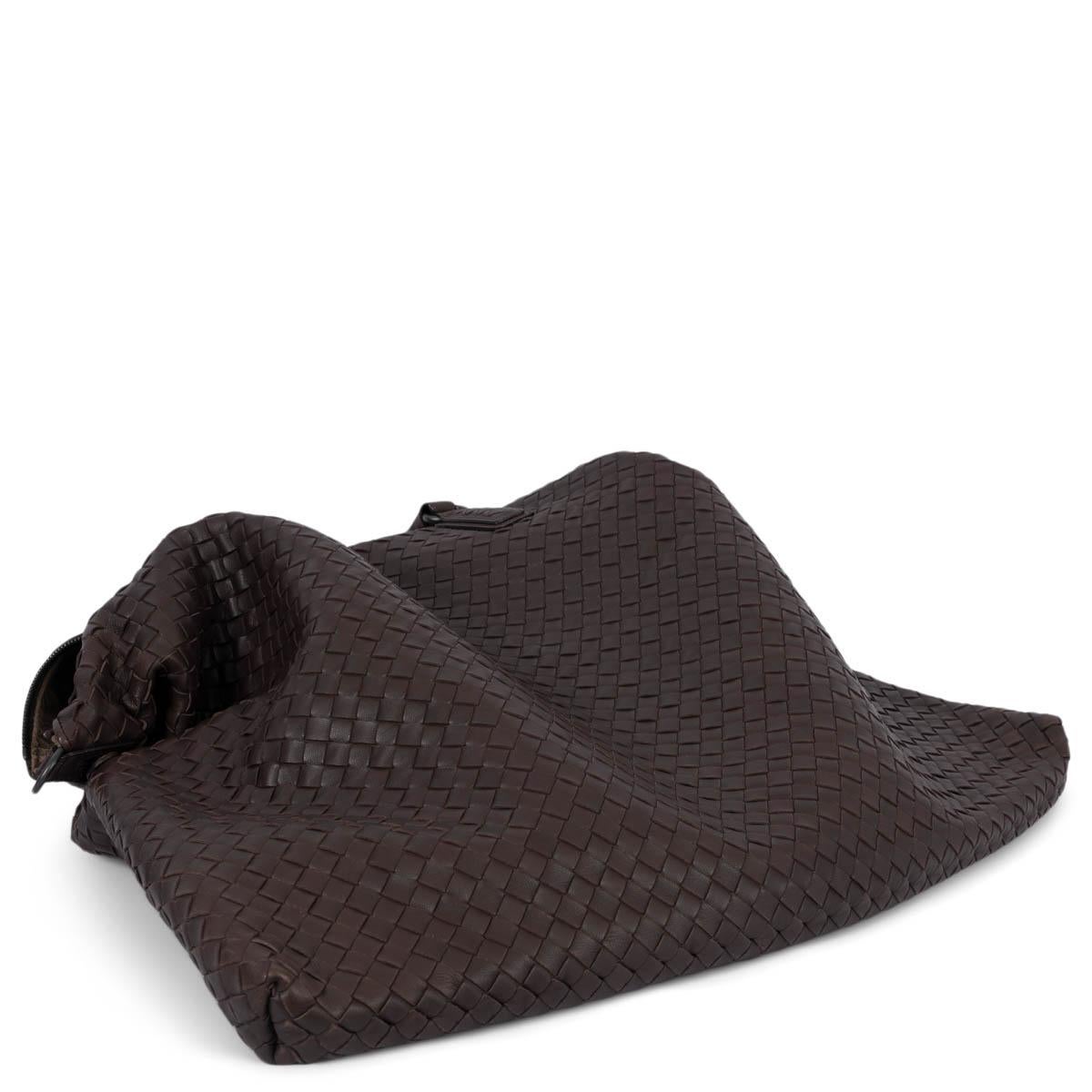 BOTTEGA VENETA Ebano brown leather INTRECCIATO MAXI CONVERTIBLE TOTE Bag For Sale 2