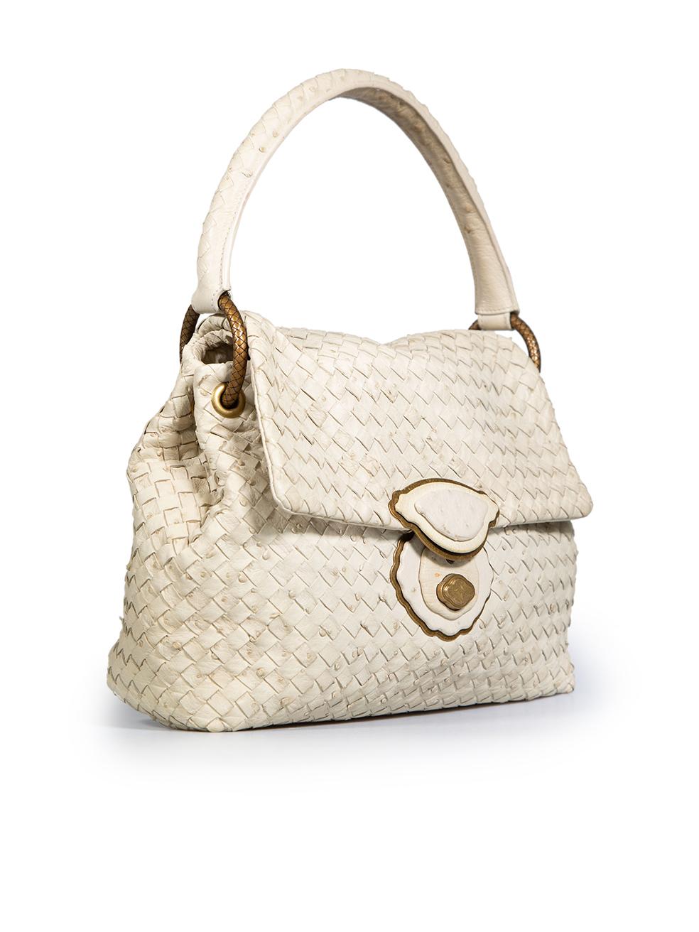 CONDITION is Good. General wear to bag is evident. Overall discolouration of the ostrich leather exterior, along with signs of tarnishing on the hardware of the clasp and the circular rings of the top handle on the right side. There are