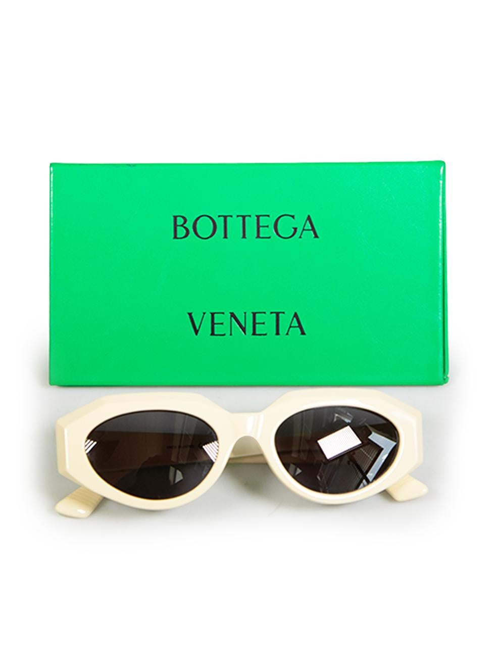 Bottega Veneta - Lunettes de soleil ovales teintées - Ecru 2