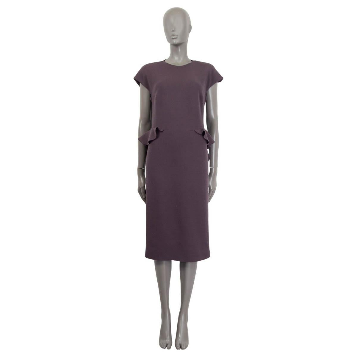 100% auténtico Vestido de manga corta Bottega Veneta de lana berenjena (100%). Presenta detalles acolchados en la cintura delantera y en la espalda. Se abre con una cremallera oculta y un gancho en la parte trasera. Forro de seda berenjena (93%) y
