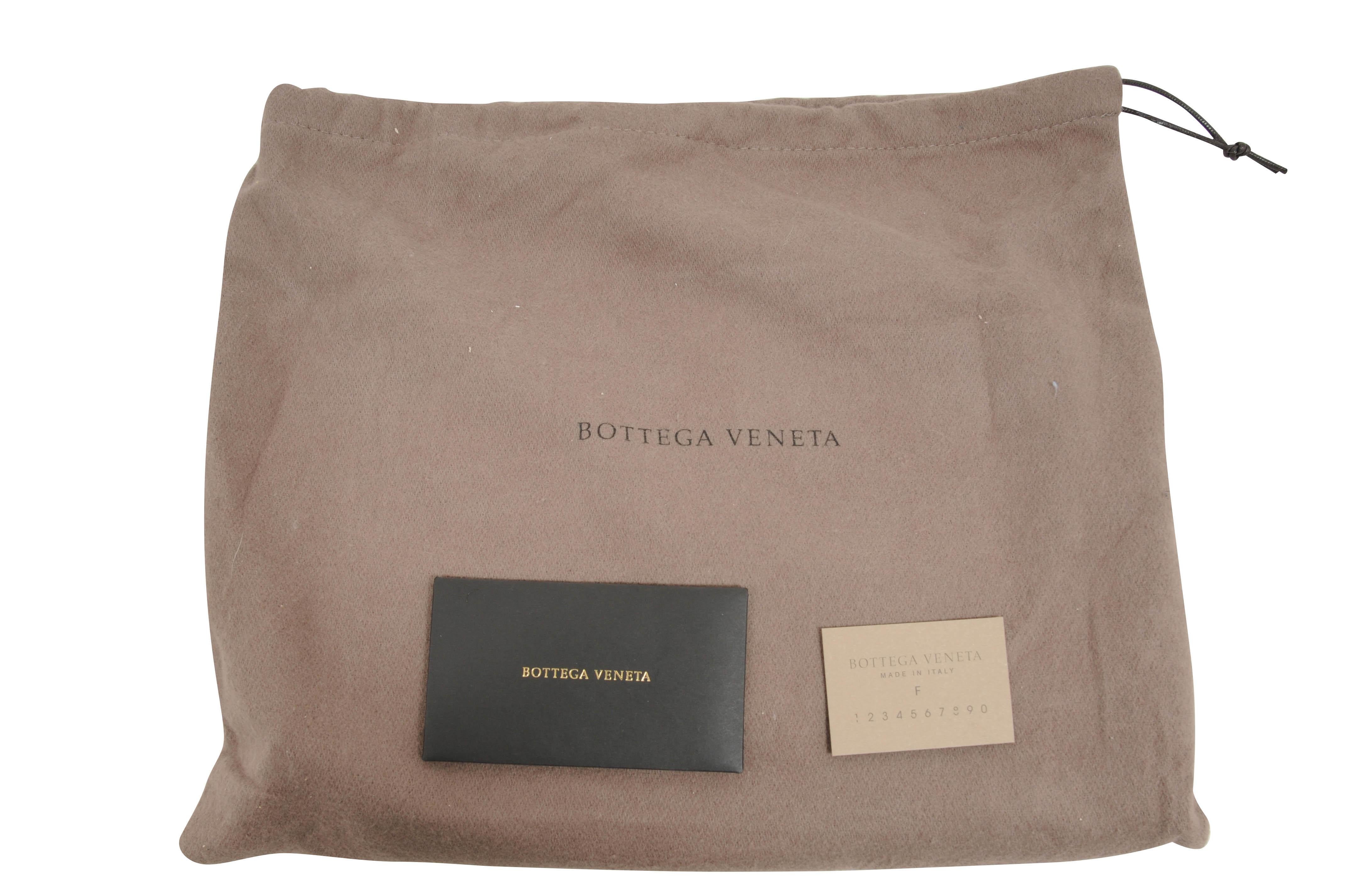 Bottega Veneta Umschlag Clutch Schwarz Krokodilriemen Kartenschlitz Herrenetui im Angebot 7