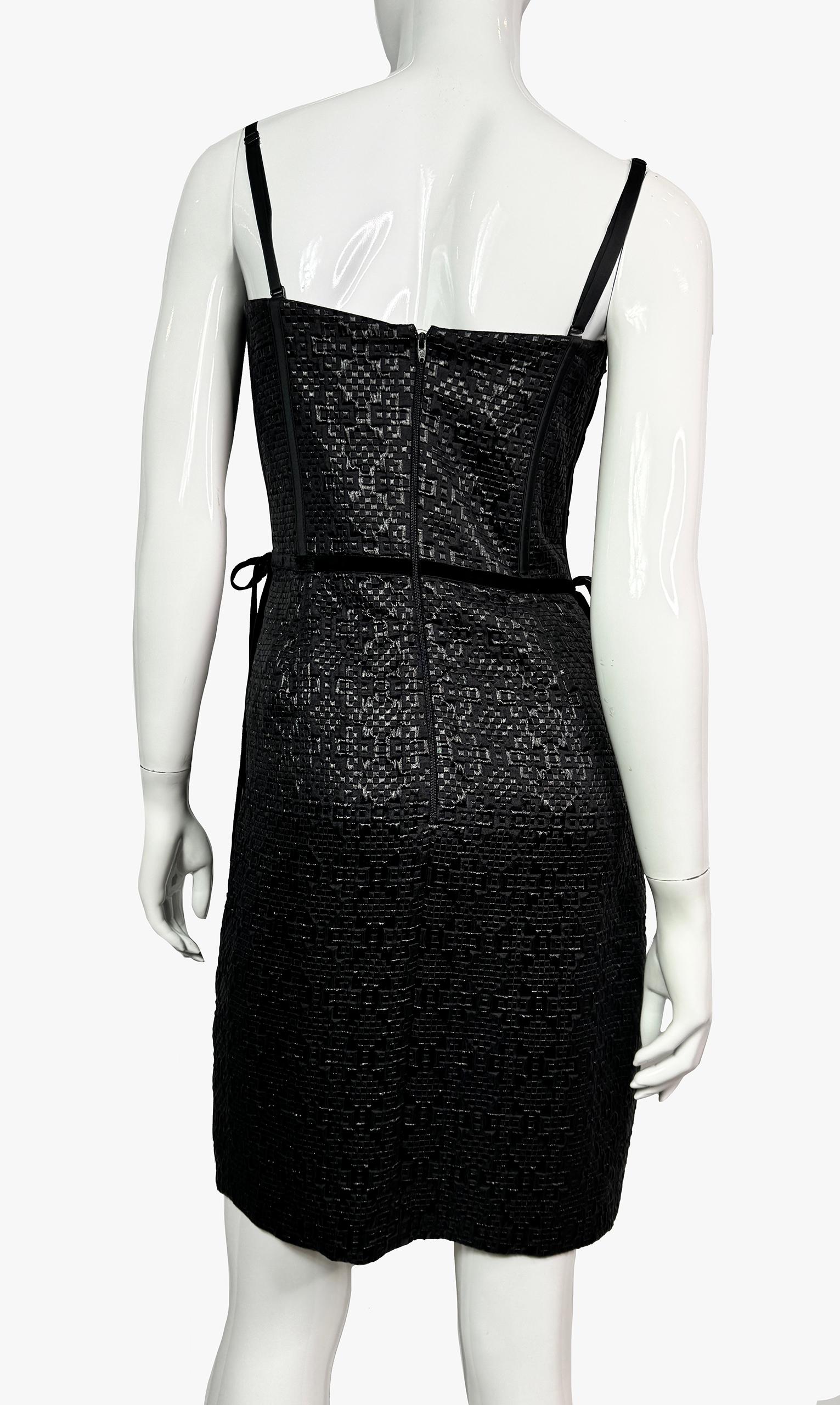 Schwarzes Abendkleid von Bottega Veneta im Angebot 7