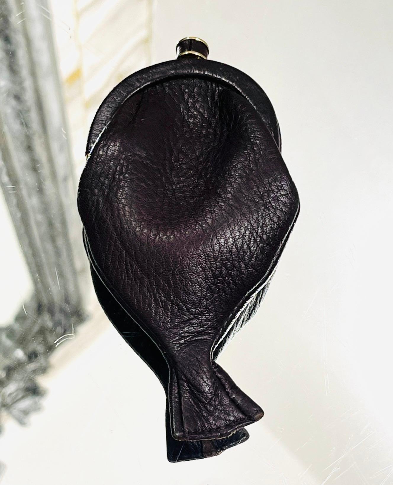 Rare Piece - Bottega Veneta Fishtail Leather Coin Purse

Brown coin purse designed in the shape of a fishtail.

Detailed with gold clasp closure with 'Bottega Veneta' logo engravement and suede interior.

Size –  Height 4cm, Width 9cm, Depth