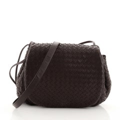 Messenger Bag mit Klappe von Bottega Veneta Intrecciato Nappa Klein