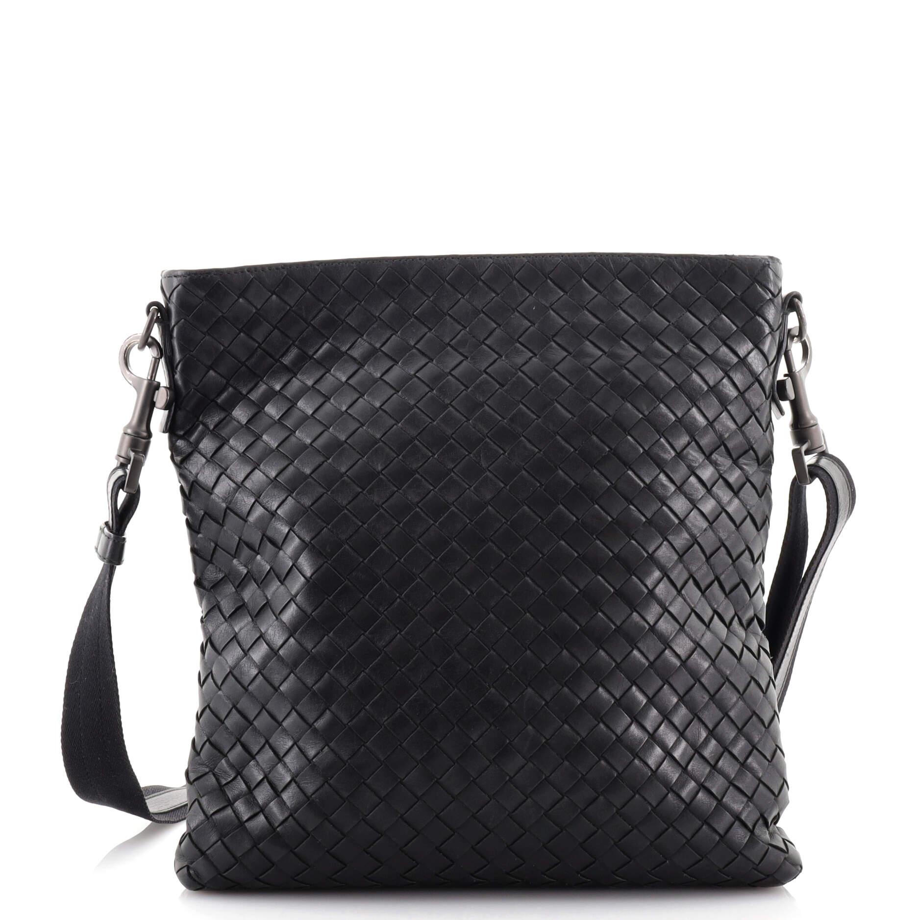 Bottega Veneta Flat Messenger Bag Intrecciato Nappa Small In Good Condition In NY, NY