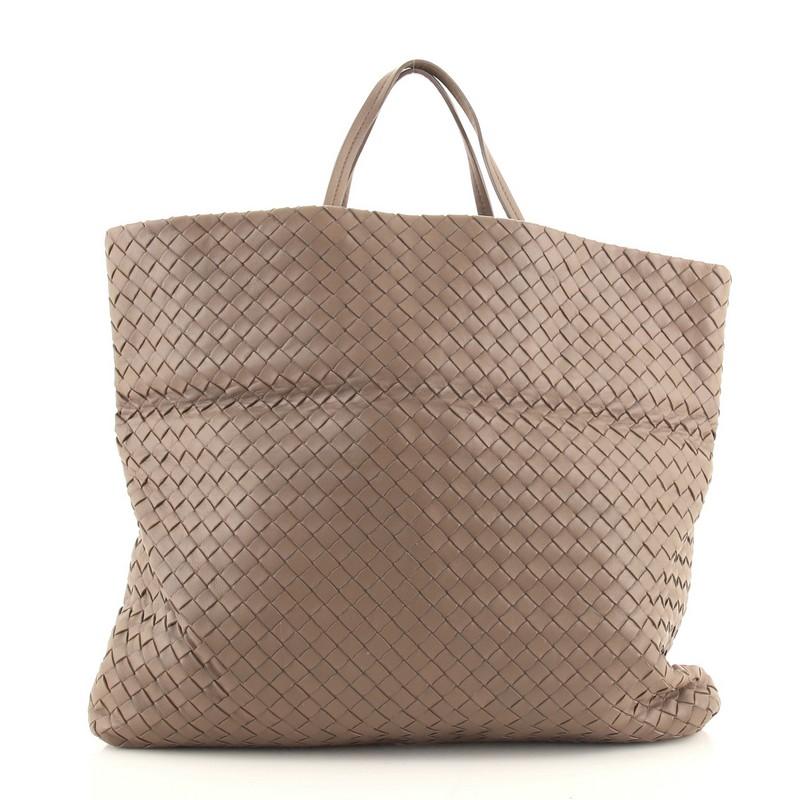 Bottega Veneta Fold Over Tote Intrecciato Nappa Large In Good Condition In NY, NY