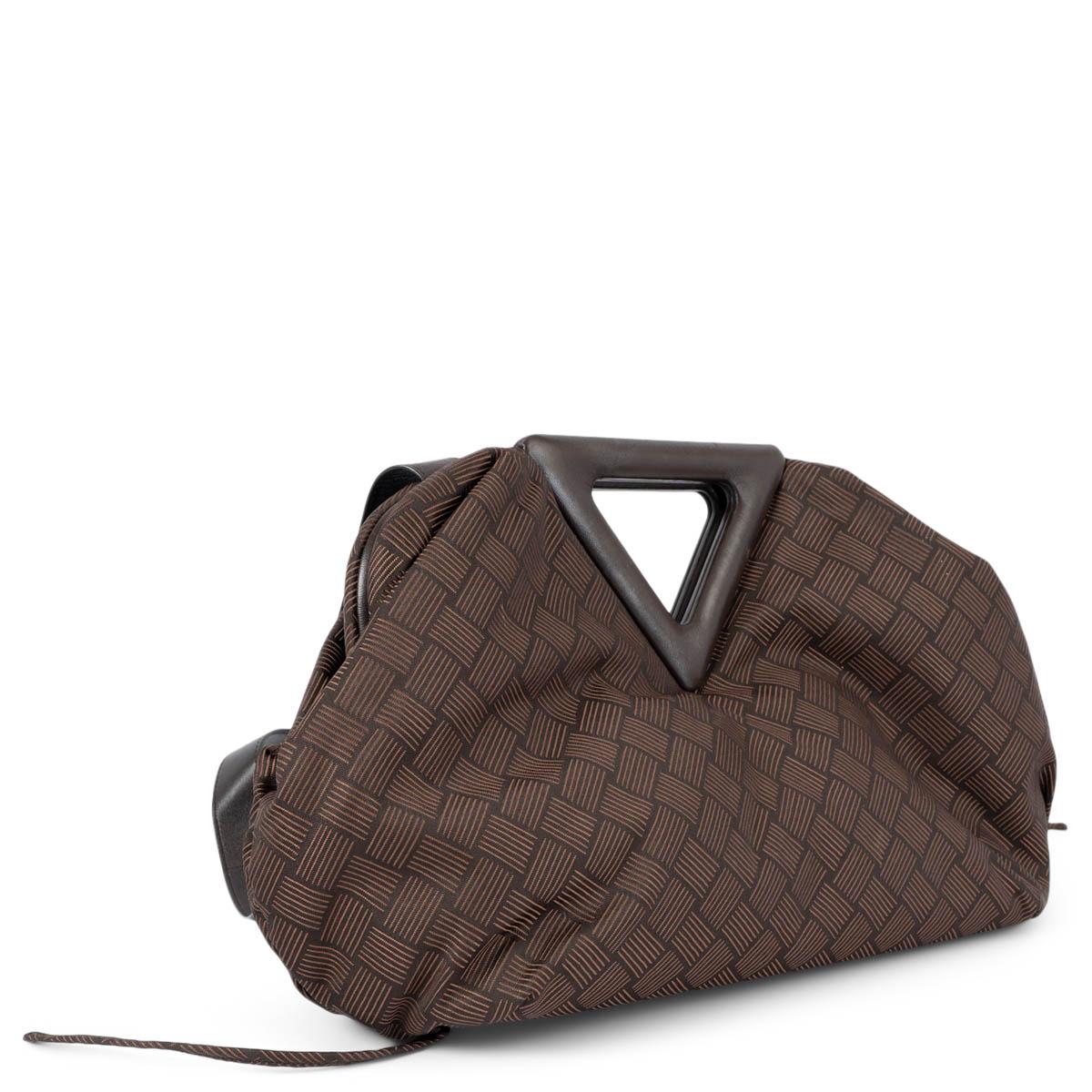 100% authentic Bottega Veneta Large Point bag in Fondant (dark brown) Intrecciato jacquard nylon. Features double triangle handle in leather, removable and adjustable shoulder strap, silver-tone hardware and two tassels on the bottom. Closes with a