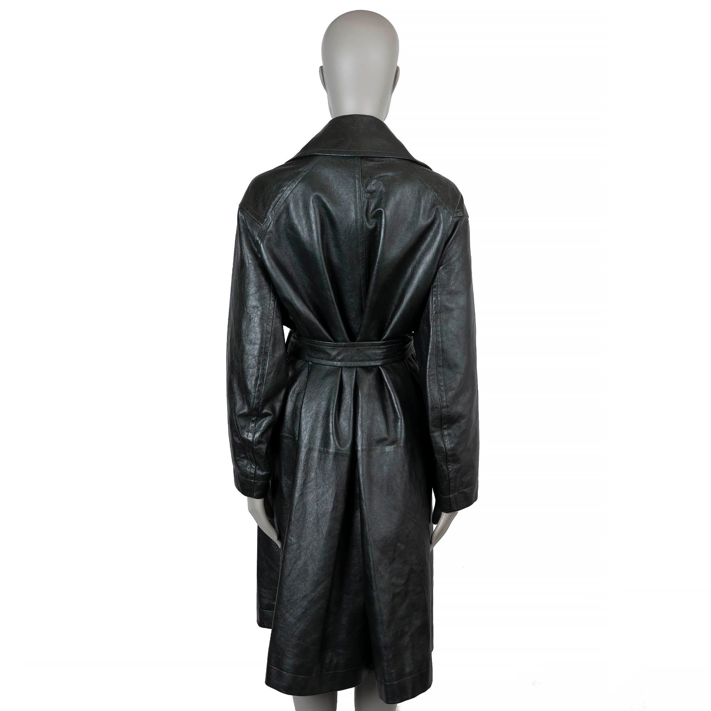 BOTTEGA VENETA waldgrünes Leder 2023 OVERSIZED BELTED Mantel Jacke 36 XS (Schwarz) im Angebot