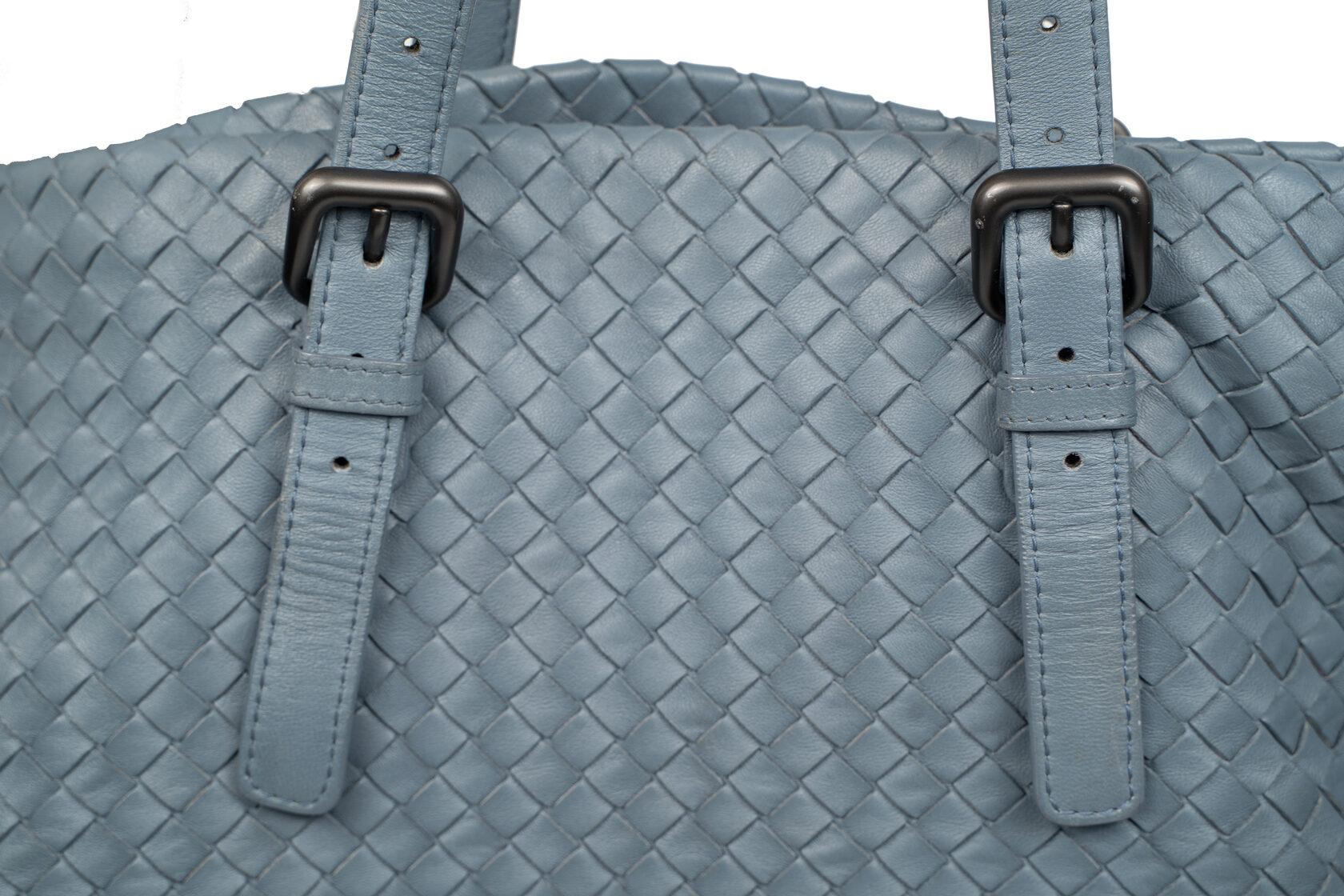 Blauer Fourre Tout von Bottega Veneta (Grau) im Angebot