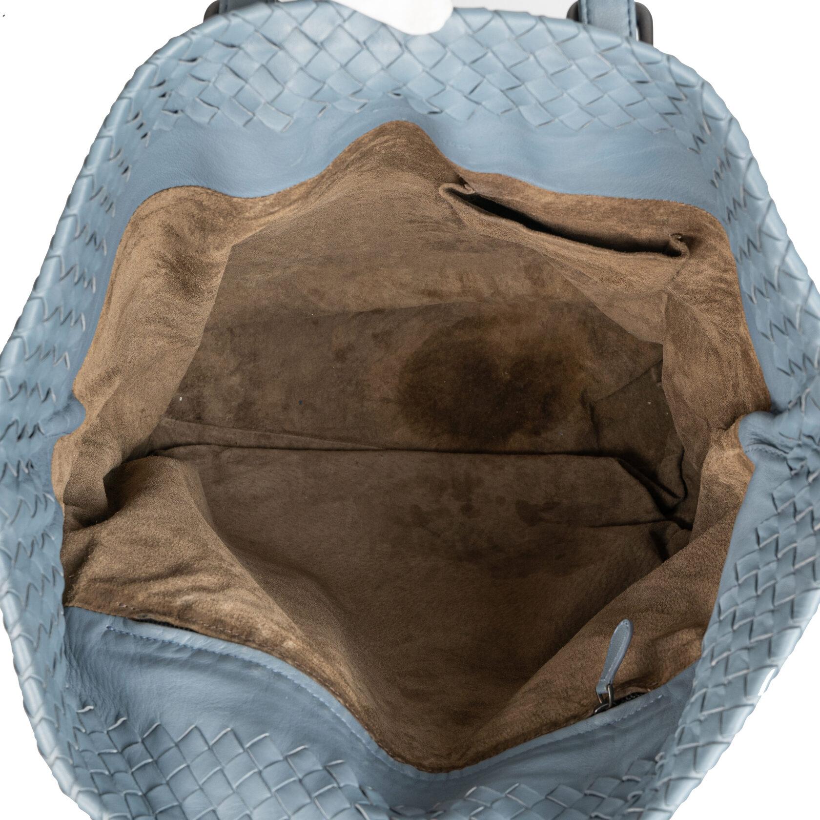 Blauer Fourre Tout von Bottega Veneta im Angebot 2