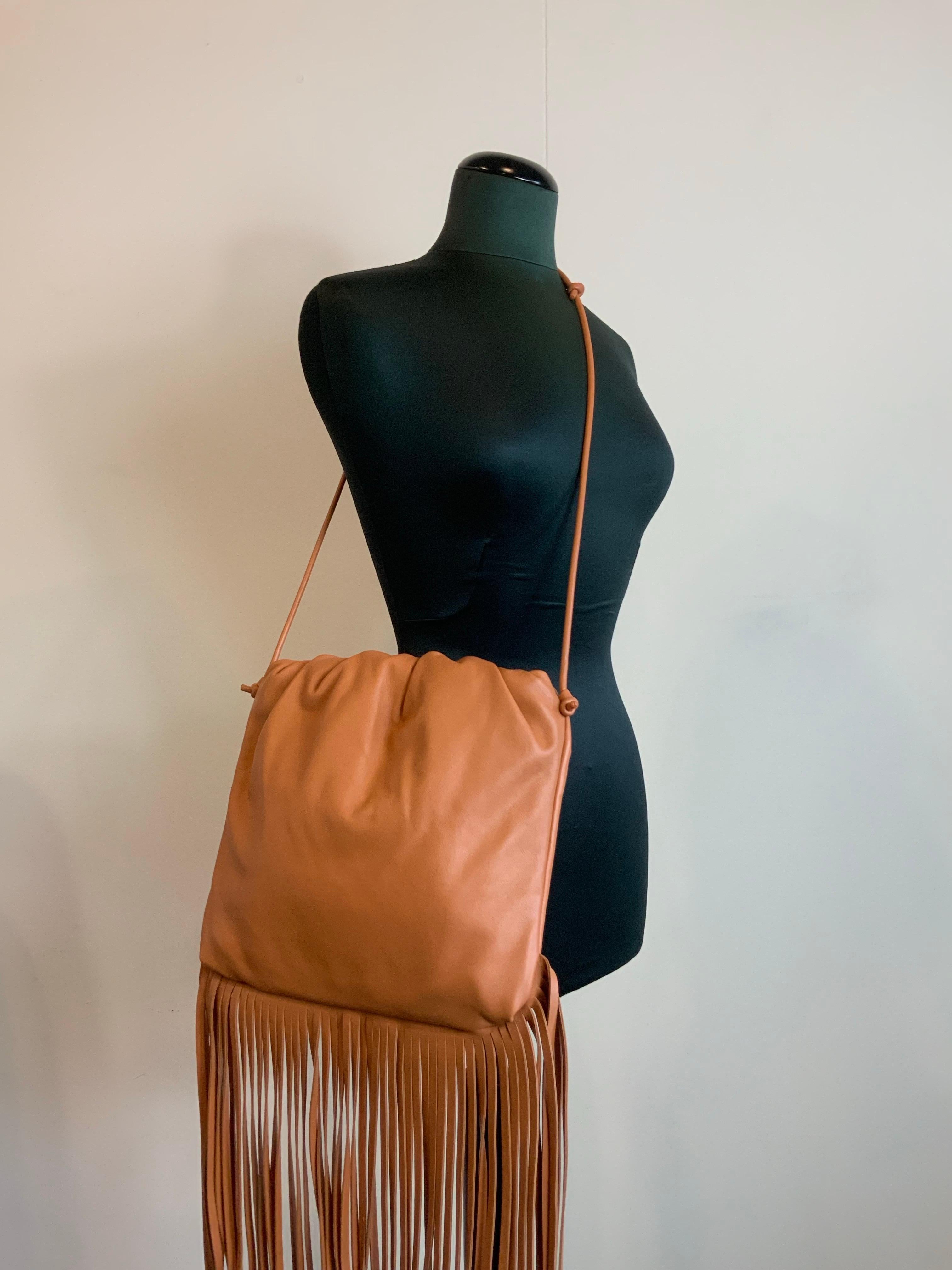 Sac à bandoulière Bottega Veneta en cuir à franges Unisexe en vente