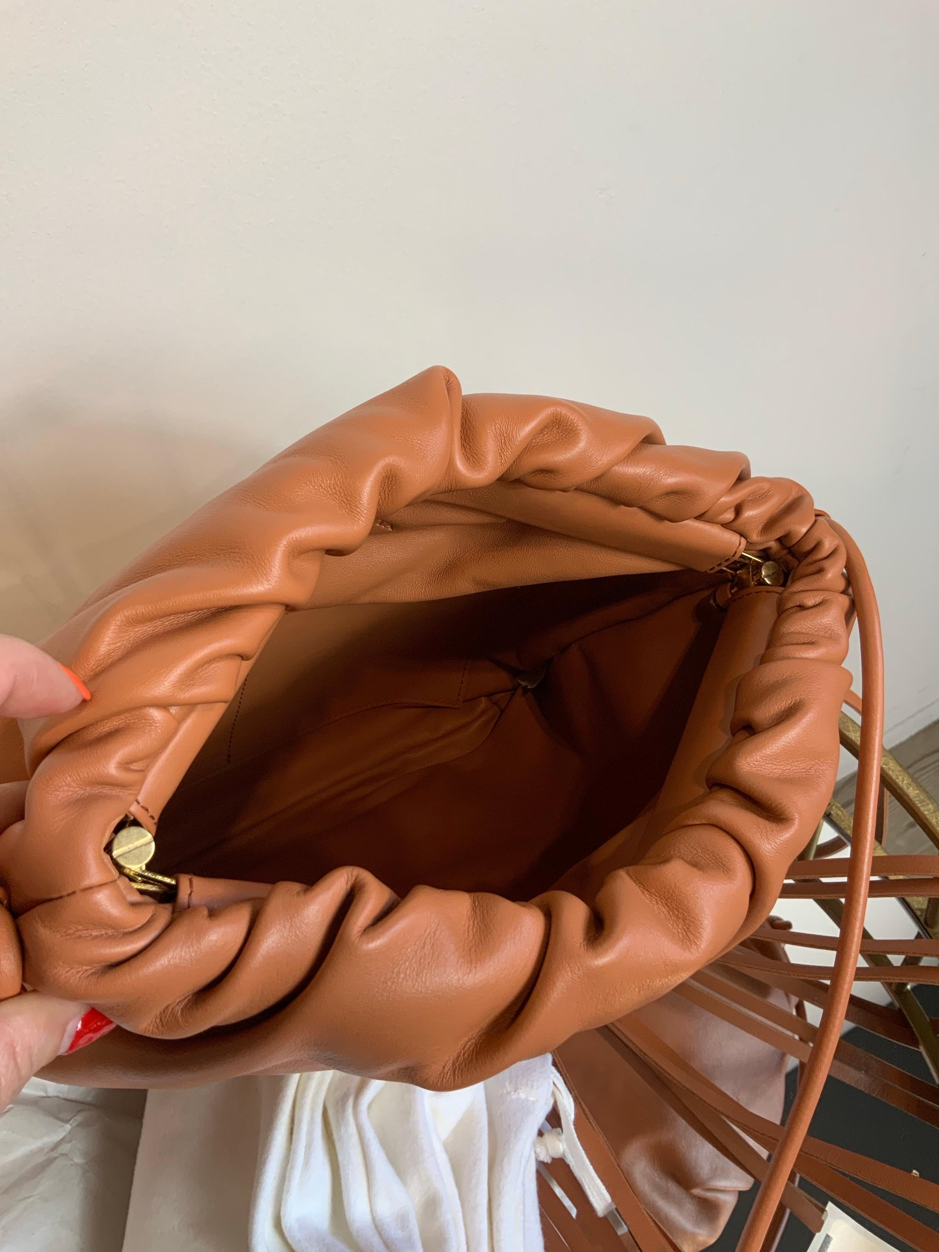 Sac à bandoulière Bottega Veneta en cuir à franges en vente 3