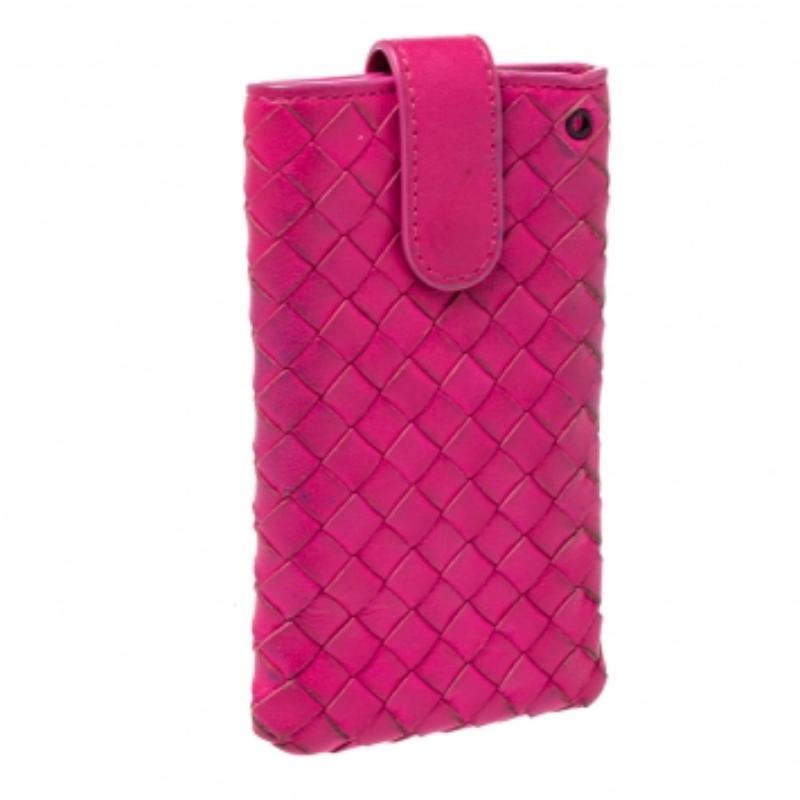 Bottega Veneta Fuchsia Intrecciato Nappa iPhone 5 Case In Fair Condition For Sale In Dubai, Al Qouz 2