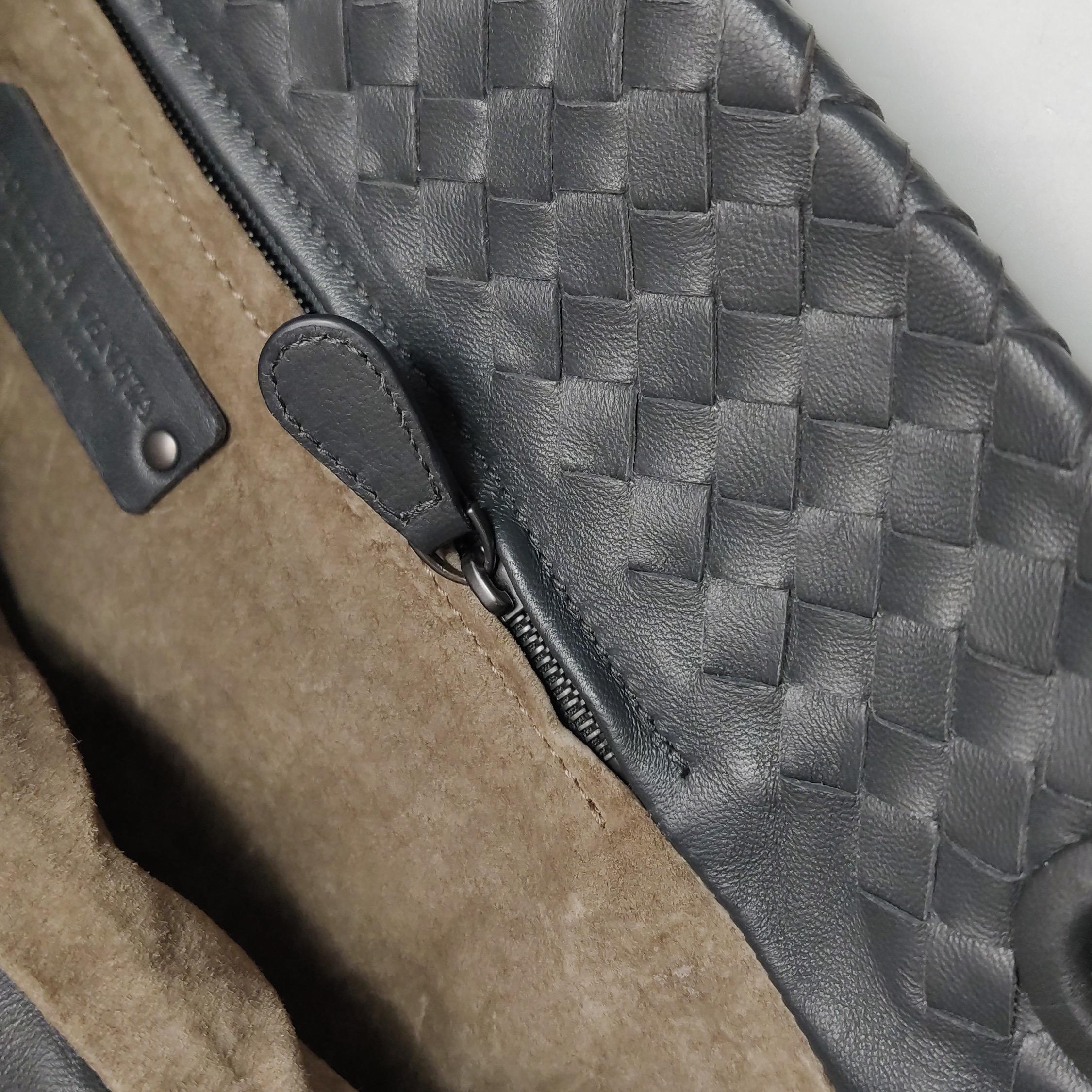 Bottega Veneta Garda Noir Intrecciato Cuir Nappa Large 33cm en vente 5