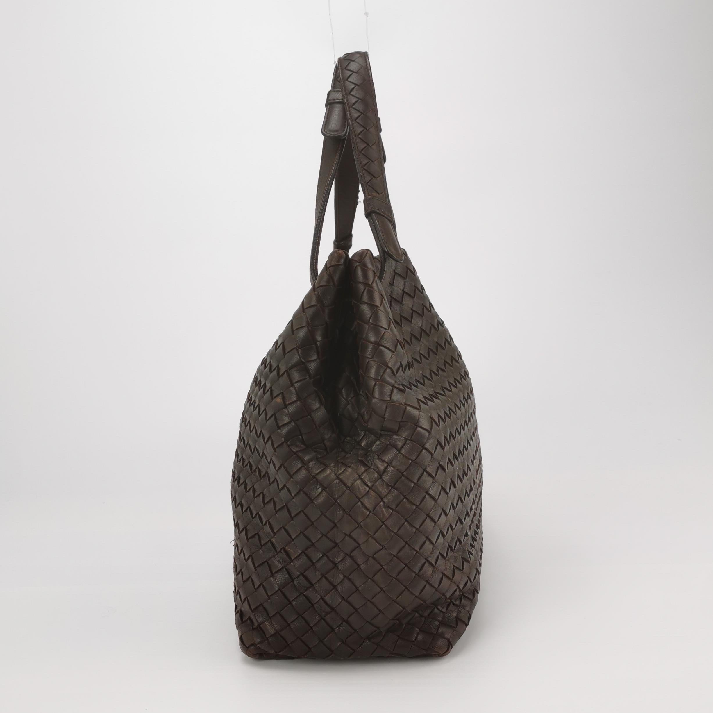 Bottega Veneta Garda Marrón Oscuro Piel de Nappa Intrecciato Grande 33cm en Bueno estado para la venta en AUBERVILLIERS, FR