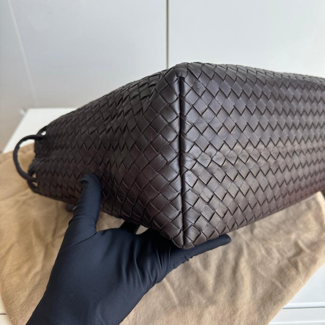 Bottega Veneta Garda Shoulder Bag Intrecciato Nappa Leather Brown Large 33cm In Excellent Condition In AUBERVILLIERS, FR