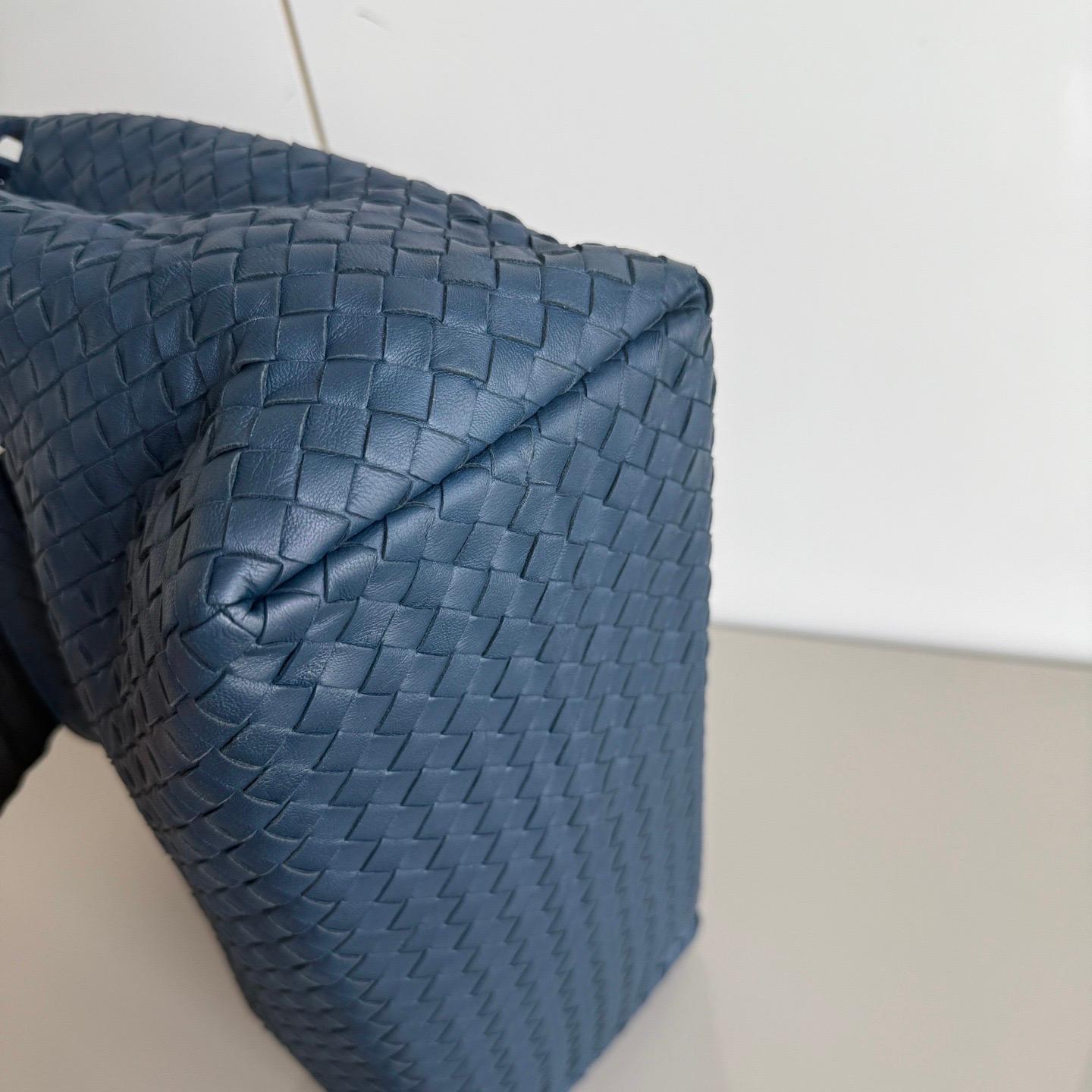 Bottega Veneta Garda Shoulder Bag Intrecciato Nappa Leather Navy Large 33cm For Sale 1