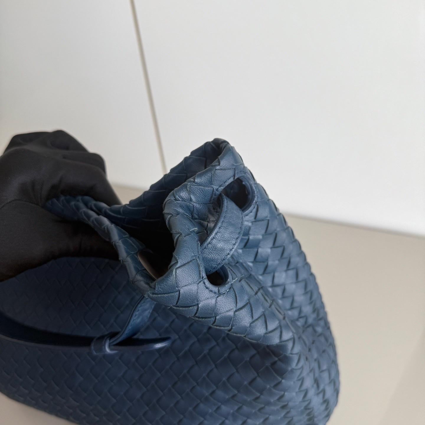 Bottega Veneta Garda Shoulder Bag Intrecciato Nappa Leather Navy Large 33cm For Sale 2