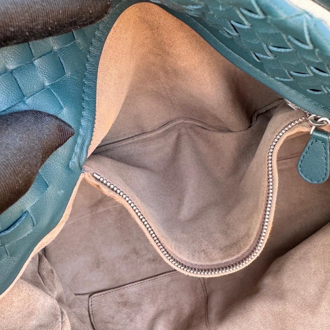 Bottega Veneta Garda Teal Blue Intrecciato Nappa Leather Large 33cm For Sale 14