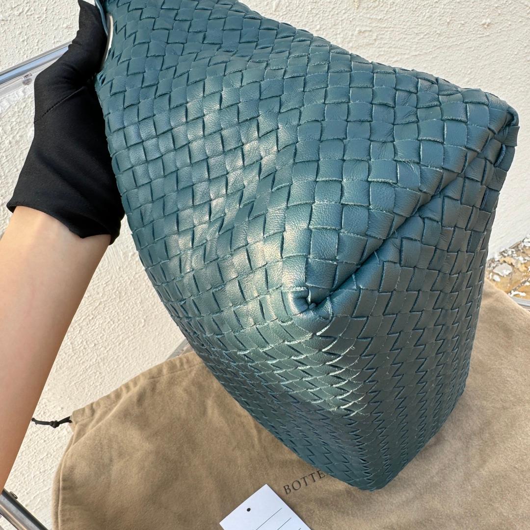 Bottega Veneta Garda Teal Blue Intrecciato Nappa Leather Large 33cm For Sale 3
