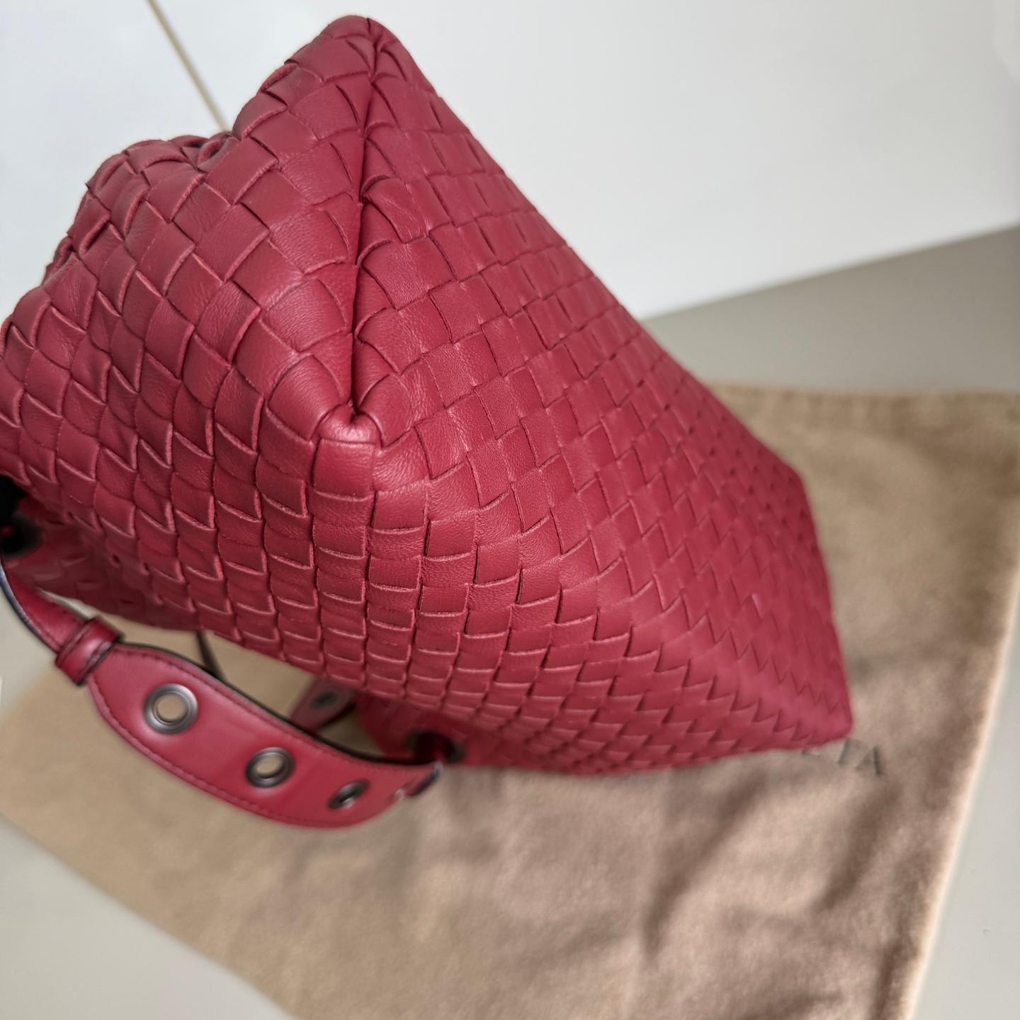 Bottega Veneta Garda Tote Burgund Intrecciato Leder Medium 25cm im Angebot 5