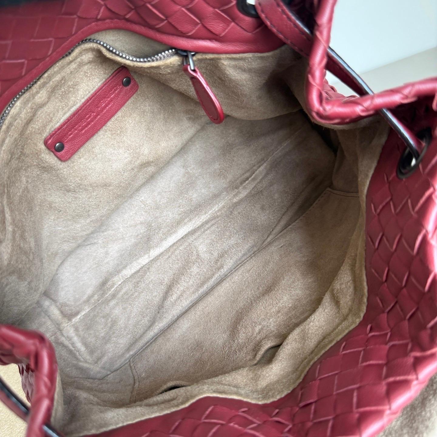 Bottega Veneta Garda Tote Burgund Intrecciato Leder Medium 25cm im Angebot 10