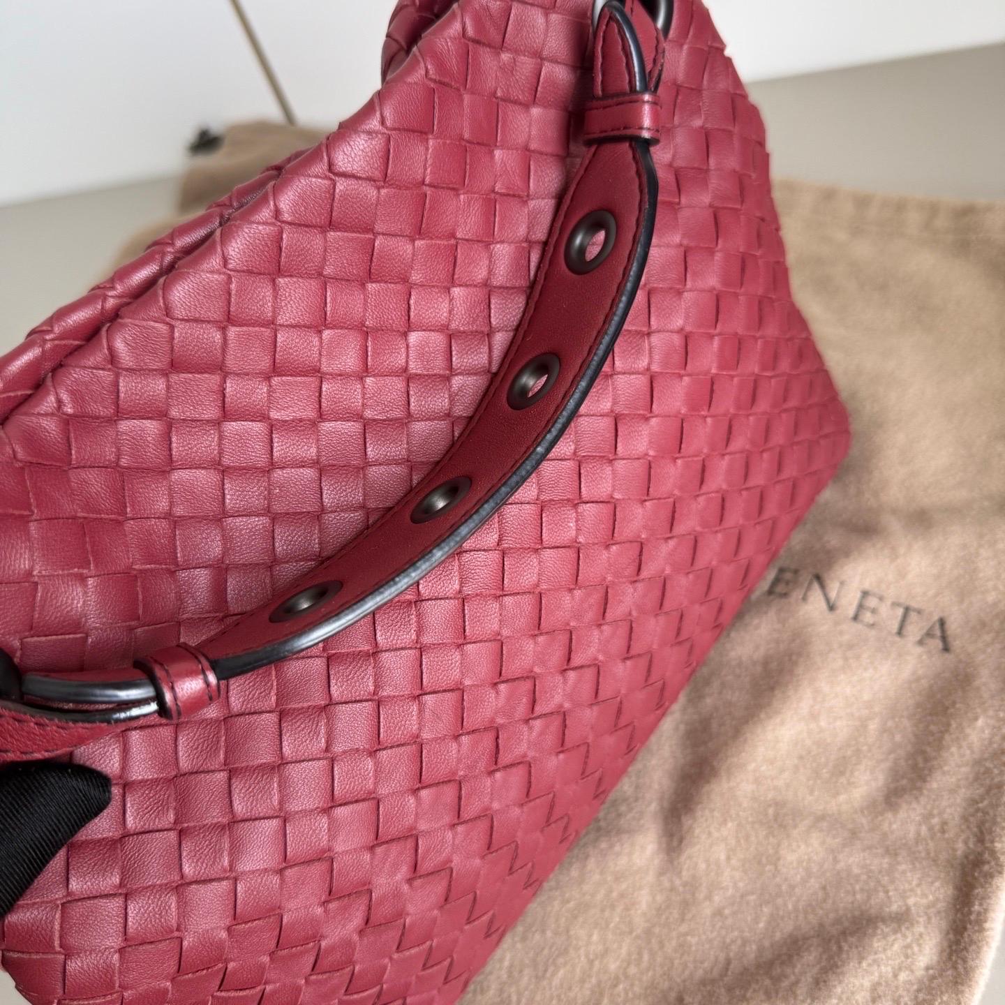 Bottega Veneta Garda Tote Burgund Intrecciato Leder Medium 25cm im Angebot 11