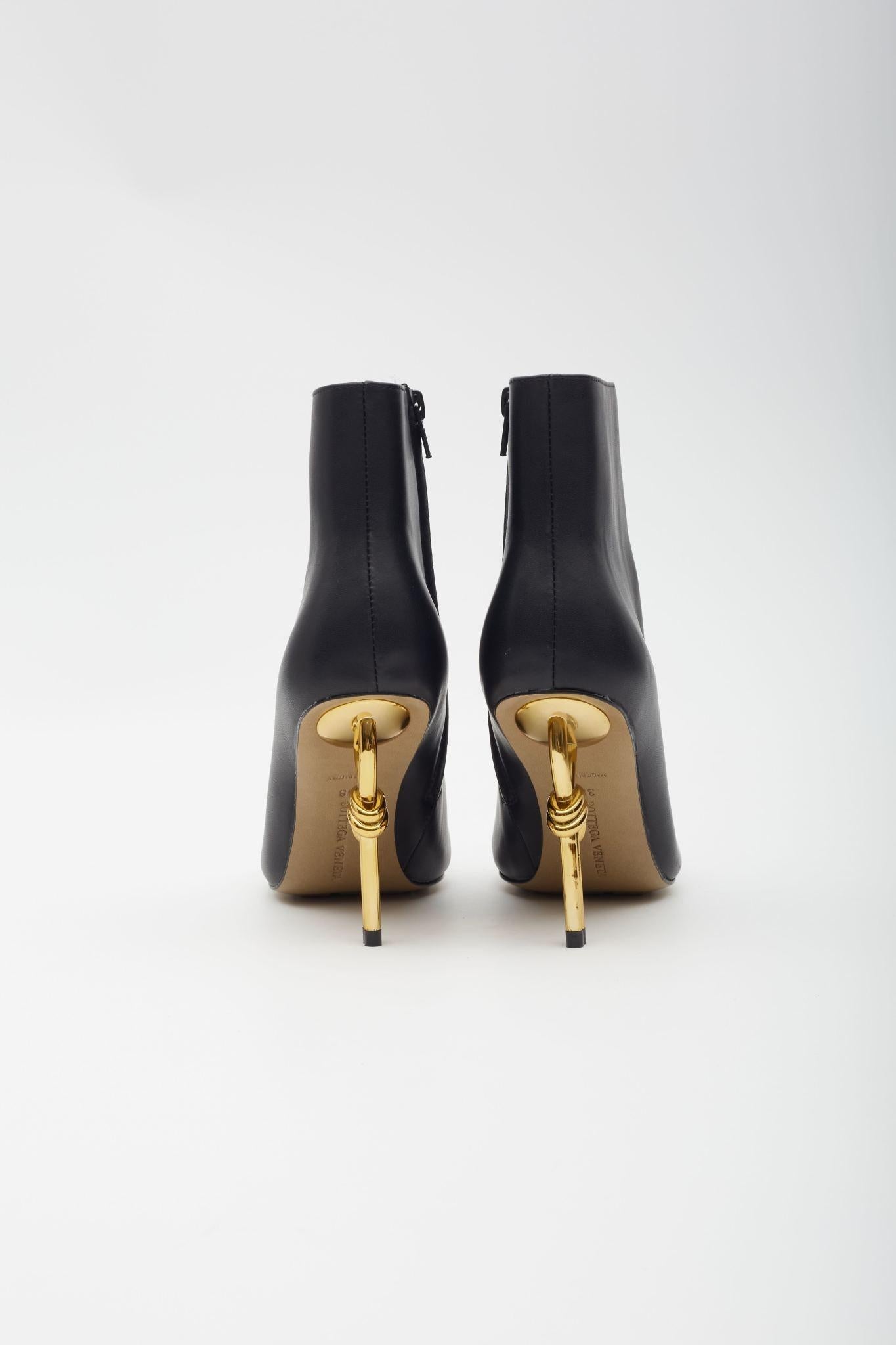 Women's Bottega Veneta Gold Ankle Bootie Gold Knot Heels EU 38 For Sale