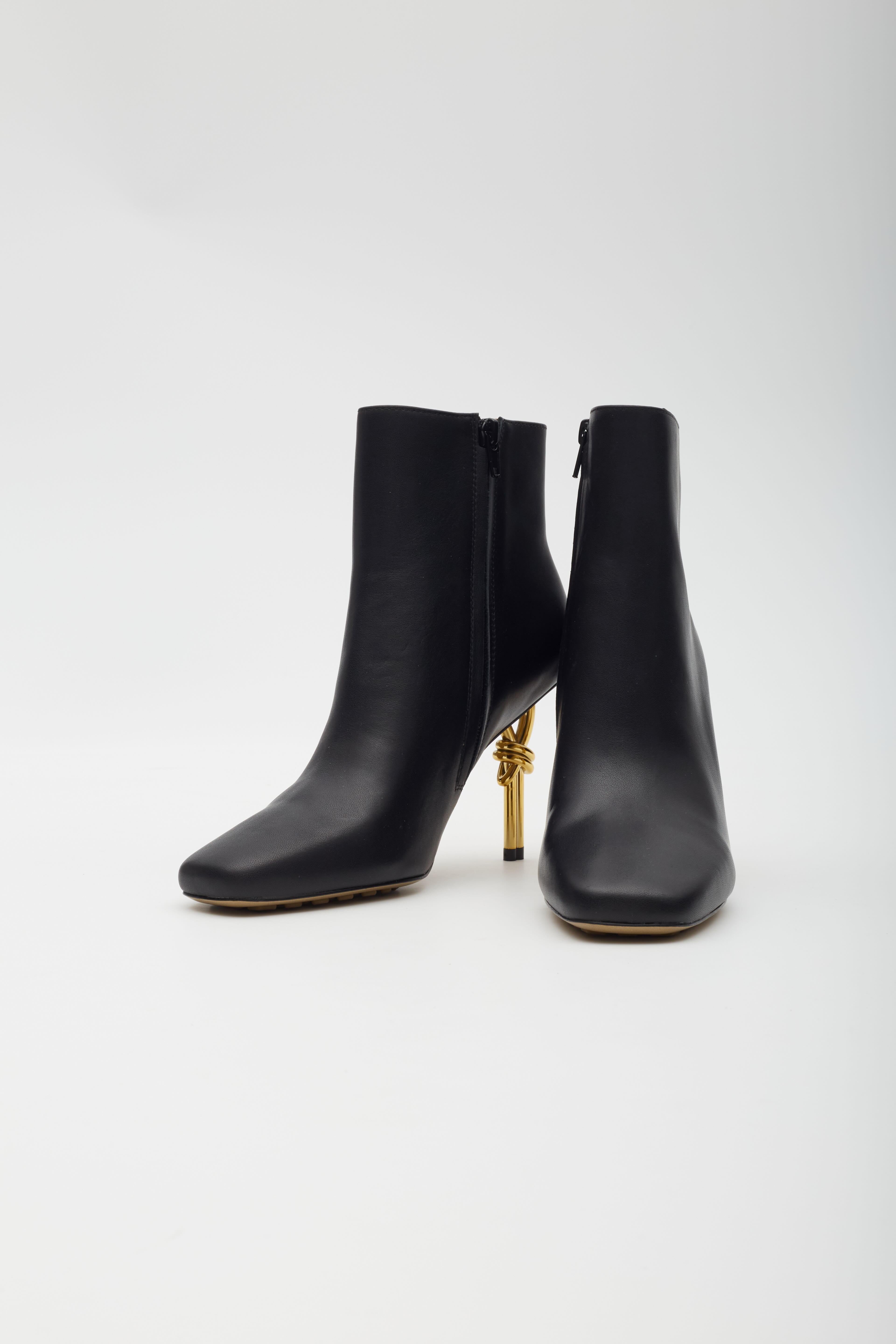 Black Bottega Veneta Gold Ankle Bootie Gold Knot Heels EU 40 For Sale