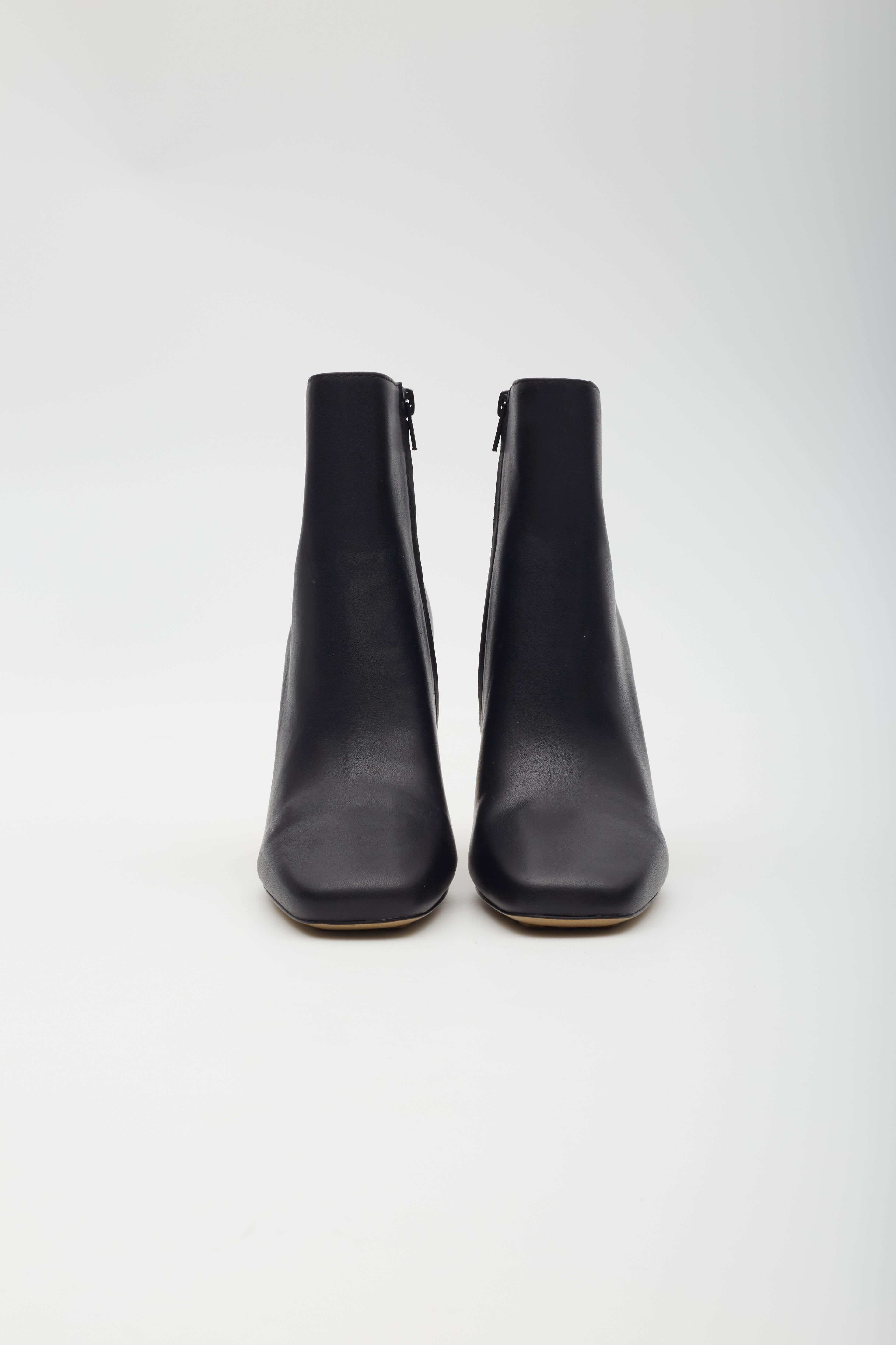 Bottega Veneta Gold Ankle Bootie Gold Knot Heels EU 40 In Excellent Condition For Sale In Montreal, Quebec
