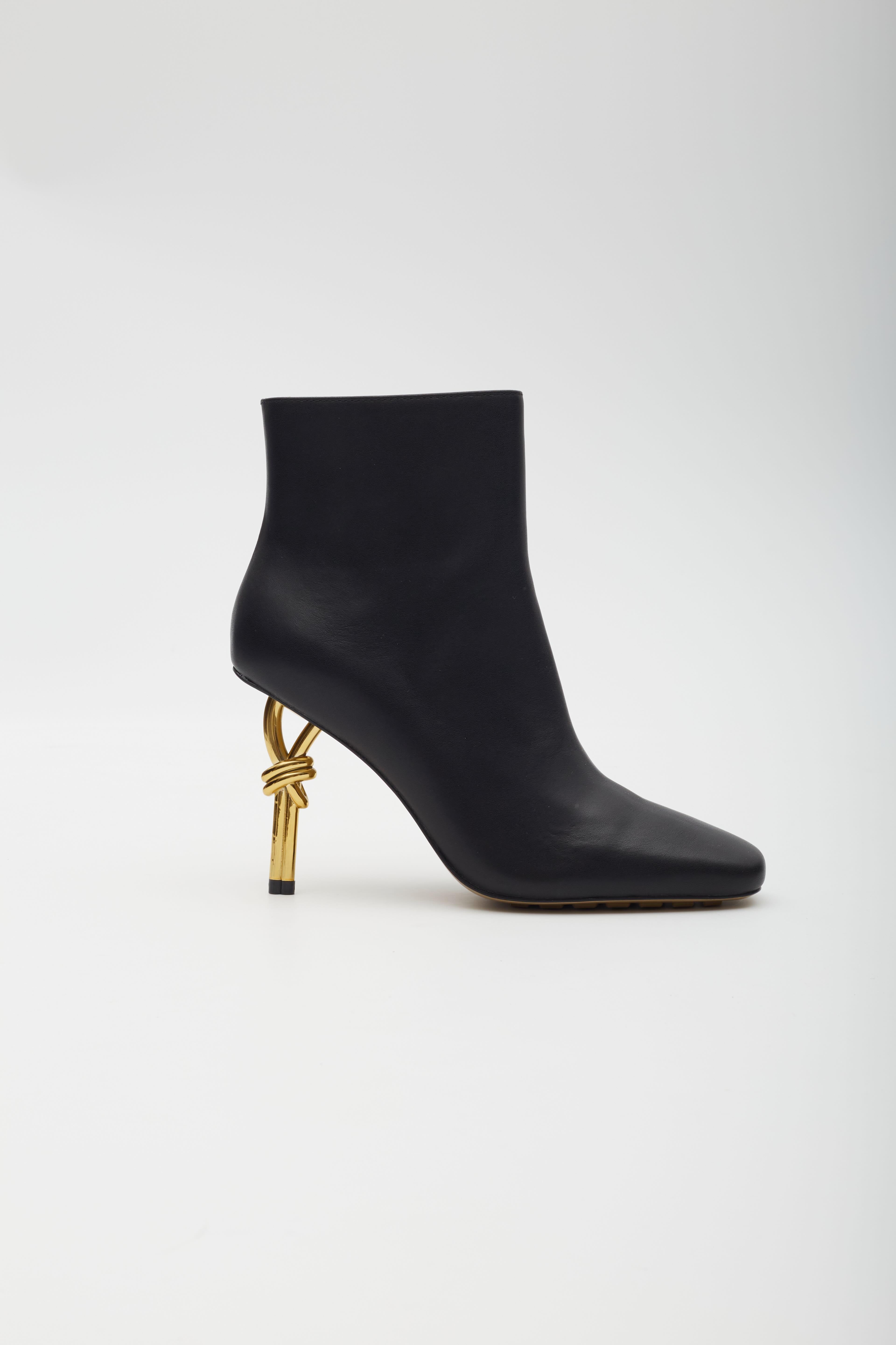 Bottega Veneta Gold Ankle Bootie Gold Knot Heels EU 40 For Sale 3