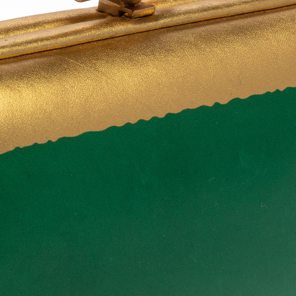 Bottega Veneta Gold/Green Gilded Waxed Leather Knot Clutch In Fair Condition In Dubai, Al Qouz 2