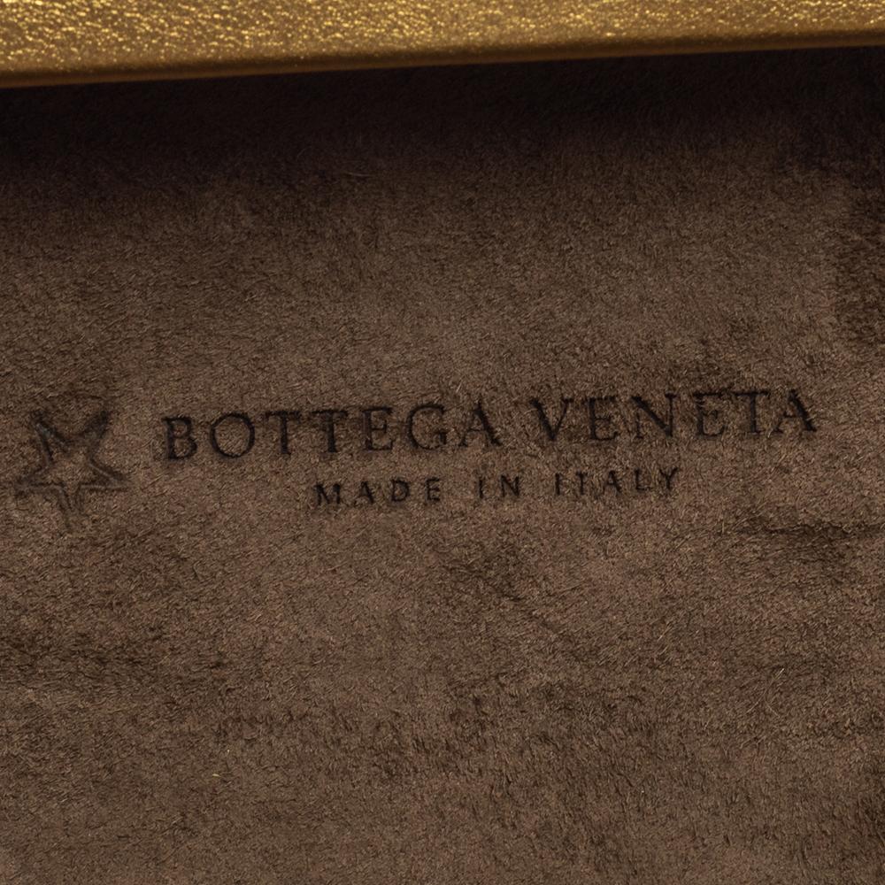 Women's Bottega Veneta Gold/Green Gilded Waxed Leather Knot Clutch