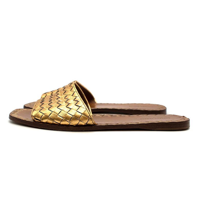 Bottega Veneta Gold Leather Intrecciato Flat Sandals - Size EU 41 at 1stDibs