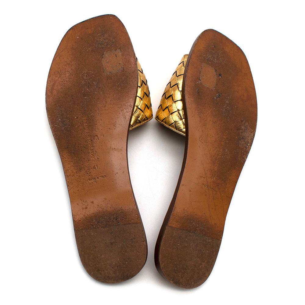 Bottega Veneta Gold Leather Intrecciato Flat Sandals - Size EU 41 In Excellent Condition In London, GB