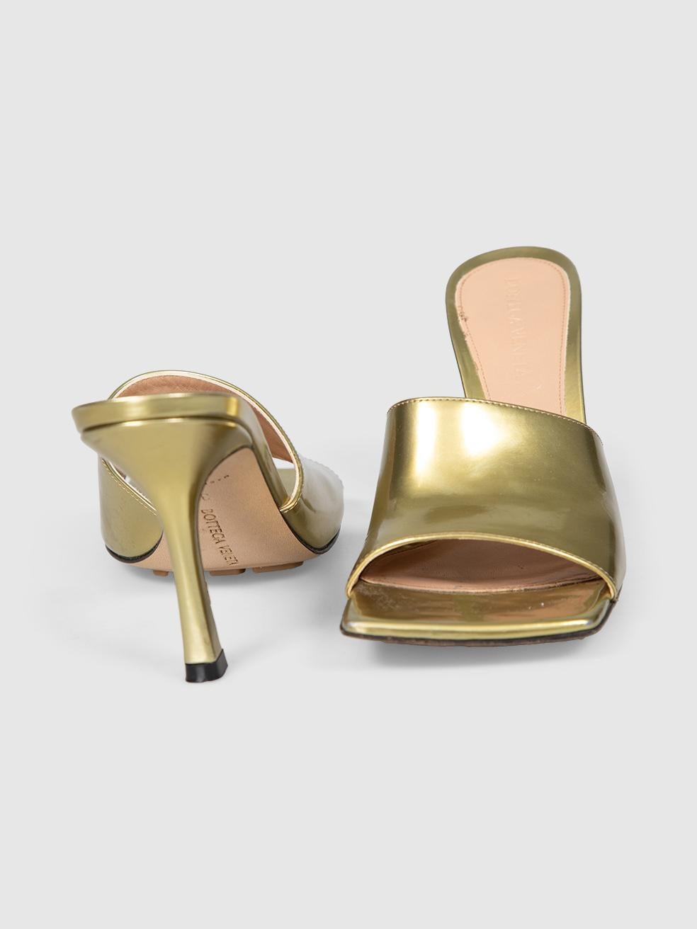 Bottega Veneta - Mules in pelle dorata elasticizzata Taglia IT 36 In condizioni buone in vendita a London, GB