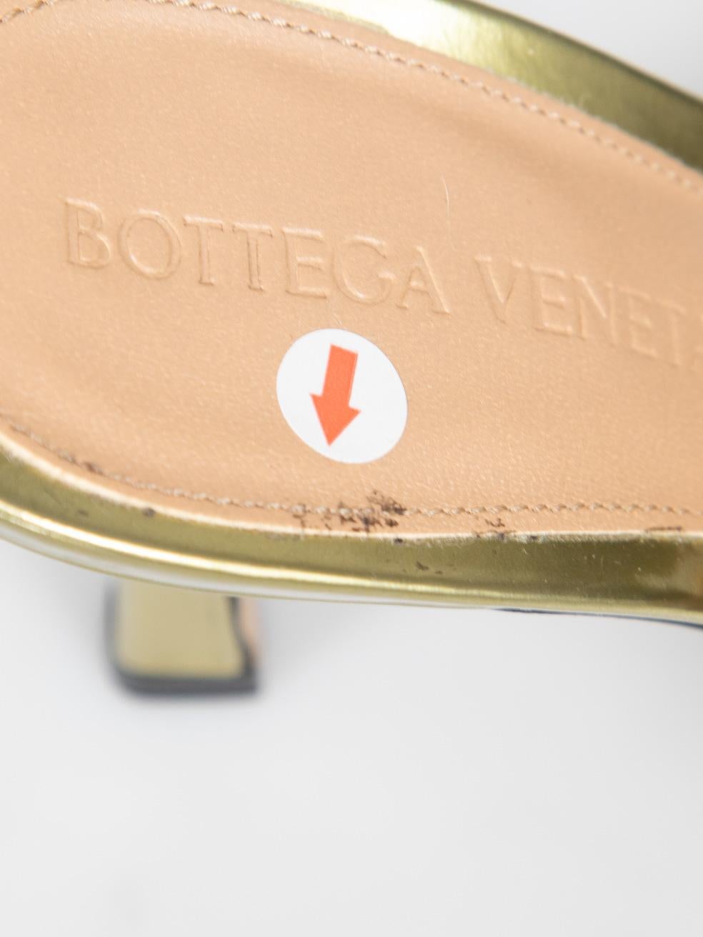 Bottega Veneta - Mules in pelle dorata elasticizzata Taglia IT 36 in vendita 3
