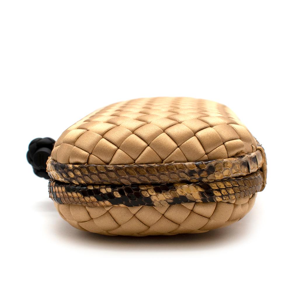 Pochette-Knoten-Clutch aus Seide von Bottega Veneta mit Gold Damen im Angebot