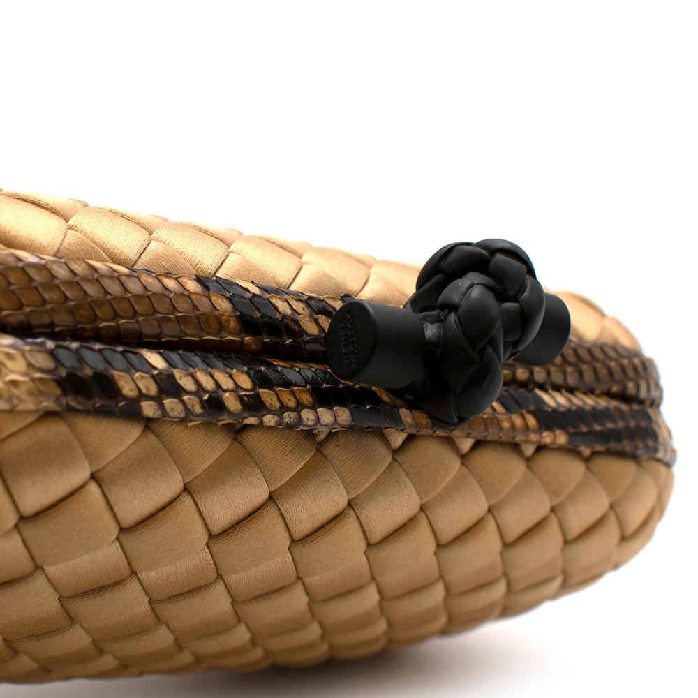 Pochette-Knoten-Clutch aus Seide von Bottega Veneta mit Gold im Angebot 2