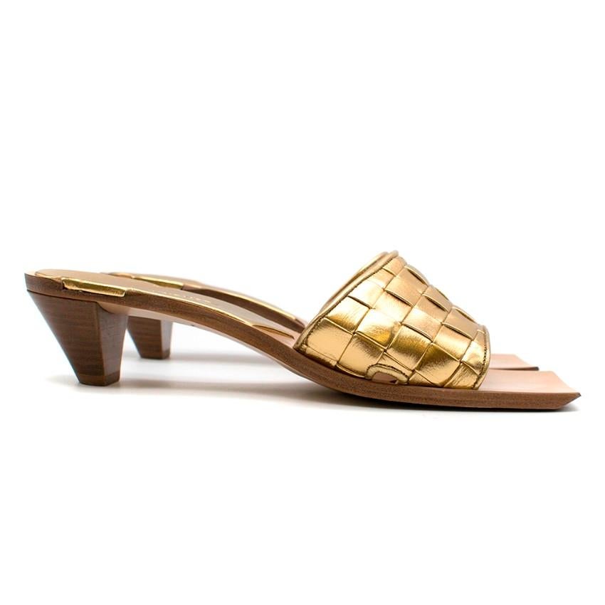 Bottega Veneta Gold Tone Intrecciato Square Sandals 

- Square toe 
- Small Black Heel 
- Gold Tone Woven Strap 
- Branded insole 

Made In Italy 

Please note, these items are pre-owned and may show signs of being stored even when unworn and