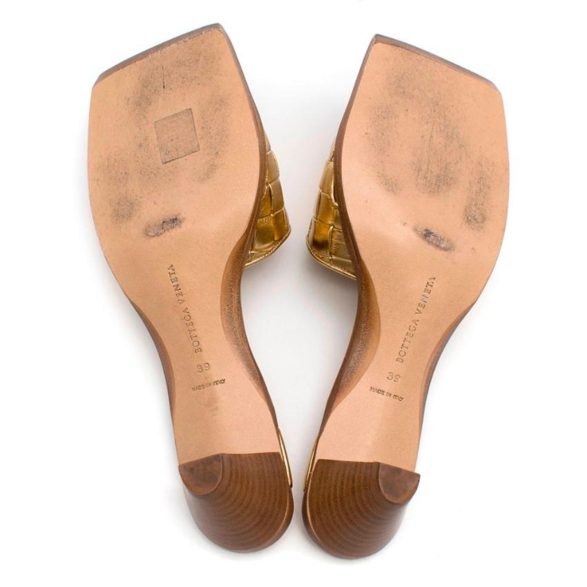 Bottega Veneta Gold Tone Intrecciato Square Sandals 39 In Excellent Condition In London, GB