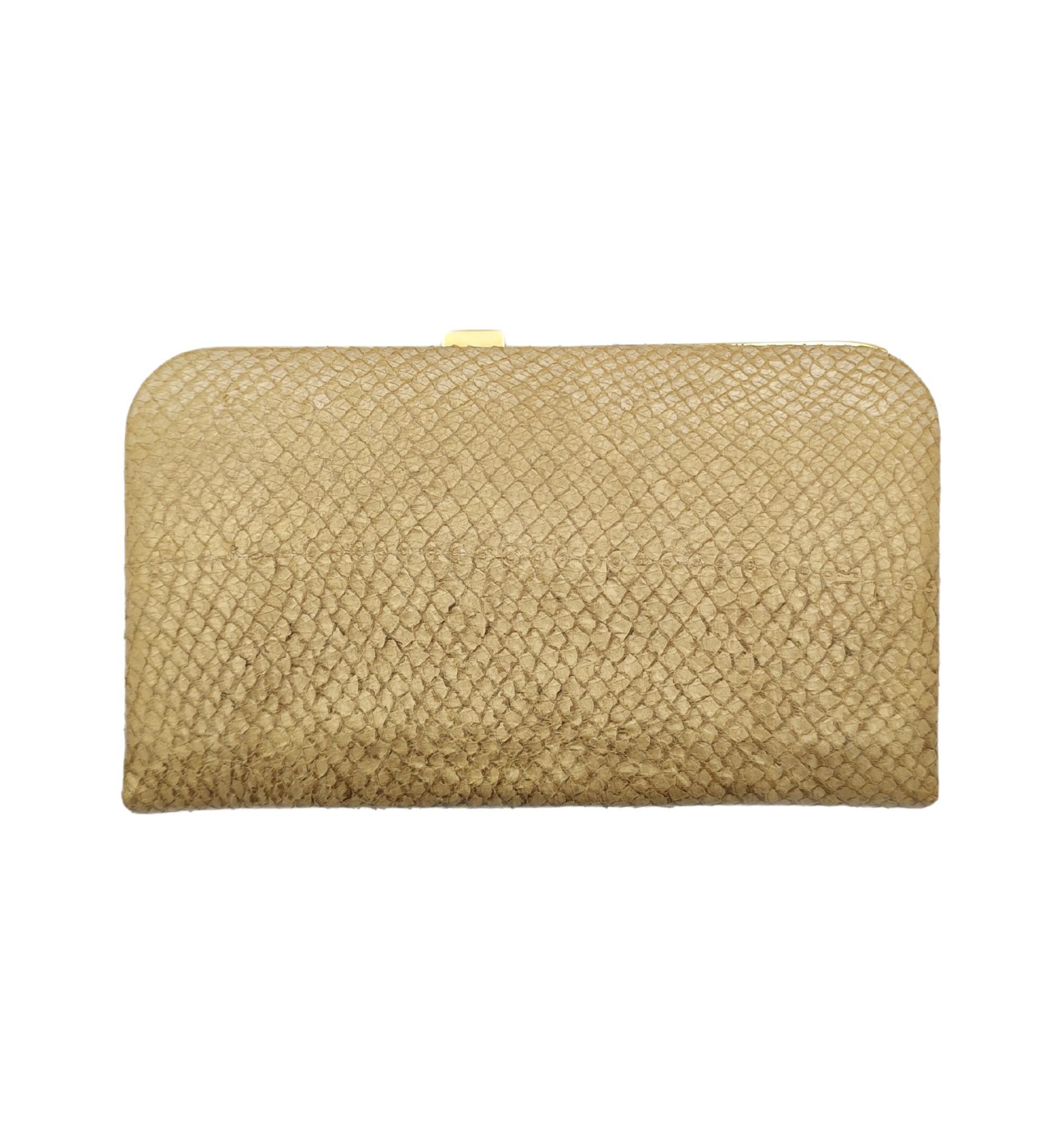PLEASE NOTE: Due to its composition this item cannot be sold or shipped outside the European Union

Bottega Veneta clutch
Tan gradient snakeskin leather
Slide closure
Inner zip pocket

Measurements: 
19x11x2 cm
7.5x4.25x0.75 in

Great