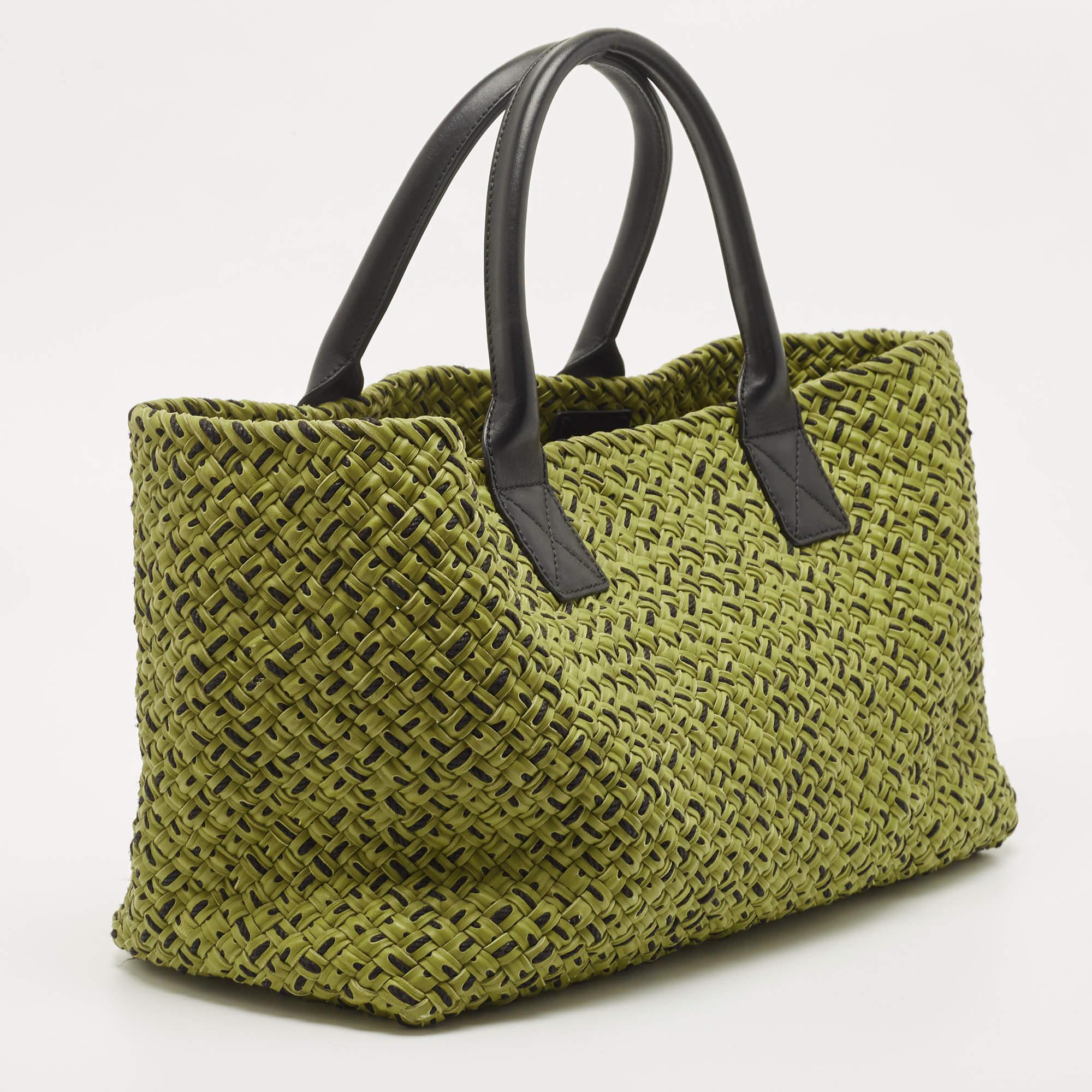 Bottega Veneta Green/Black Intrecciato Leather Cabat Tote In Good Condition In Dubai, Al Qouz 2